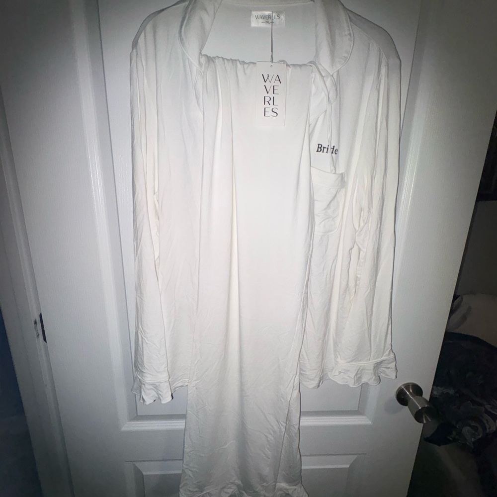 Waverless White  'Bride' Embroidered Pajamas set
